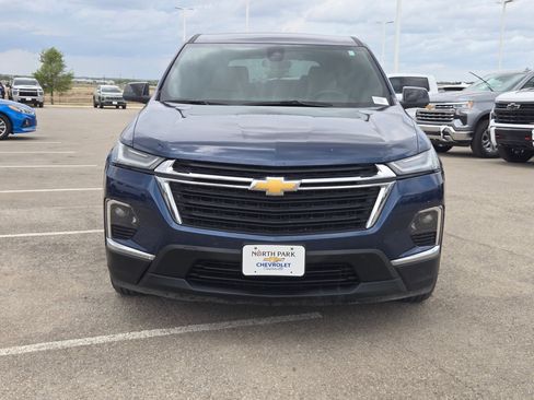 Used 2022 Chevrolet Traverse LS image 8