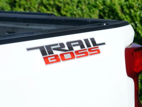 Used 2021 Chevrolet Silverado 1500 LT Trail Boss w/ Convenience Package II AWD/4WD image 42