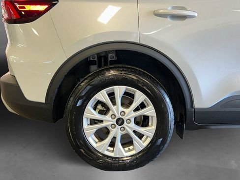 Certified 2025 Ford Escape Active AWD/4WD image 17