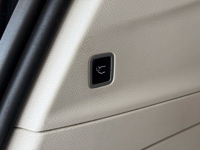 Used 2022 Chrysler Pacifica Touring-L FWD image 5