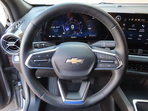 Certified 2025 Chevrolet Equinox LT w/ Convenience Package II AWD/4WD image 17