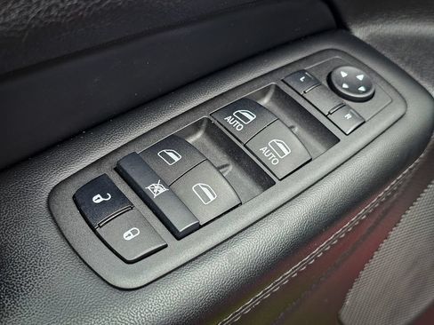 Used 2022 Jeep Grand Cherokee Limited w/ Tech Group AWD/4WD image 10