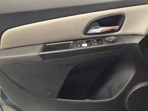 Used 2014 Chevrolet Cruze LS FWD image 25