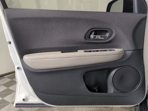 Used 2019 Honda HR-V LX image 39