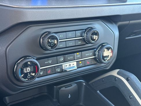 New 2025 Ford Bronco Badlands image 29