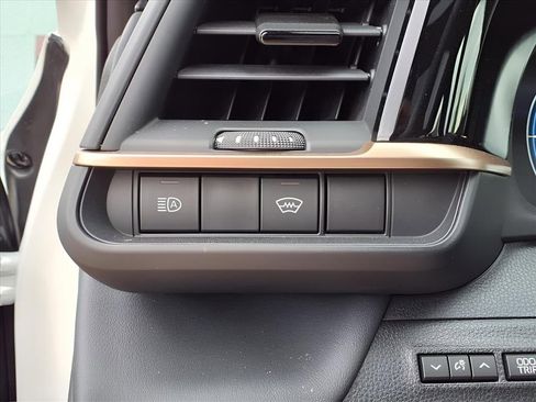 New 2025 Toyota Crown Platinum image 14