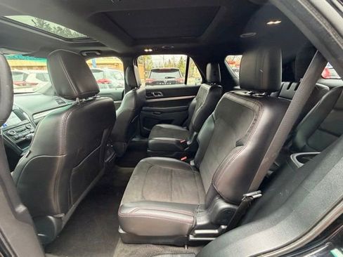 Used 2018 Ford Explorer XLT w/ Equipment Group 202A AWD/4WD image 14