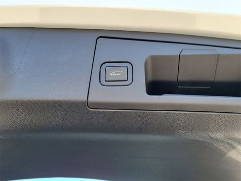 Used 2023 Cadillac XT4 Premium Luxury image 15