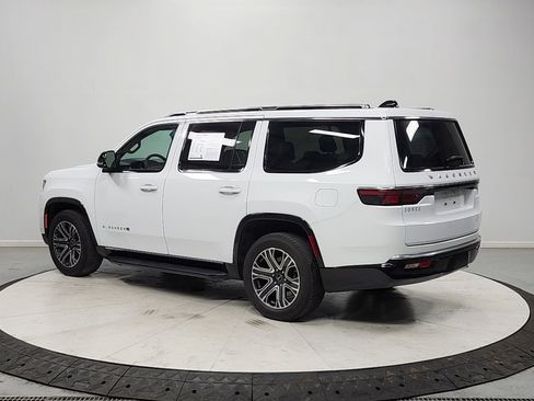 Used 2025 Jeep Wagoneer 2WD image 5