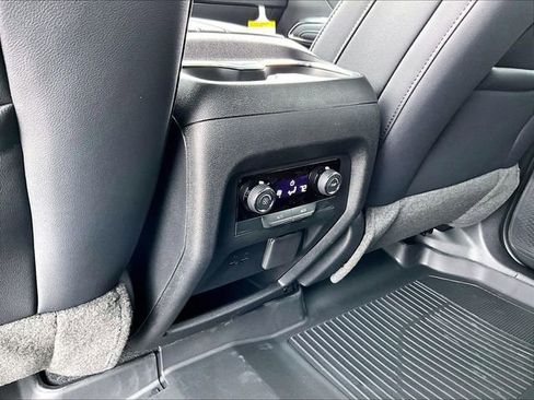 New 2026 Chevrolet Traverse LT image 18