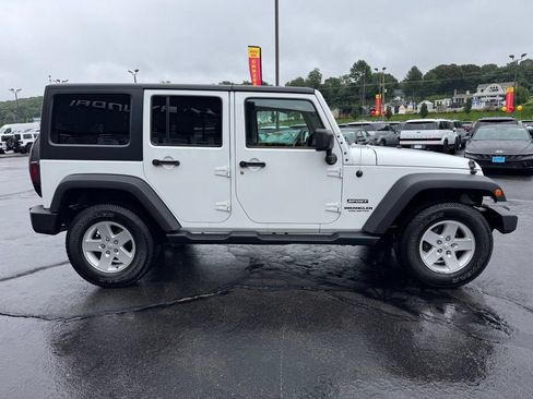 Used 2017 Jeep Wrangler Unlimited Sport w/ Quick Order Package 24S AWD/4WD image 4