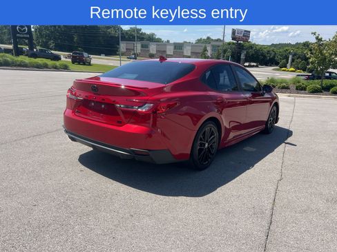 Used 2025 Toyota Camry SE w/ Convenience Package FWD image 5