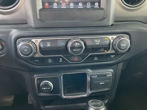 Used 2023 Jeep Wrangler Unlimited Sport AWD/4WD image 25