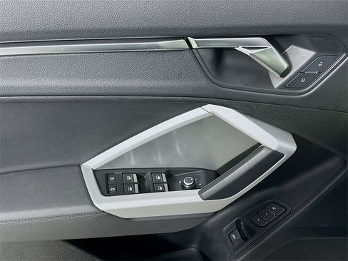 Used 2024 Audi Q3 2.0T Premium image 21