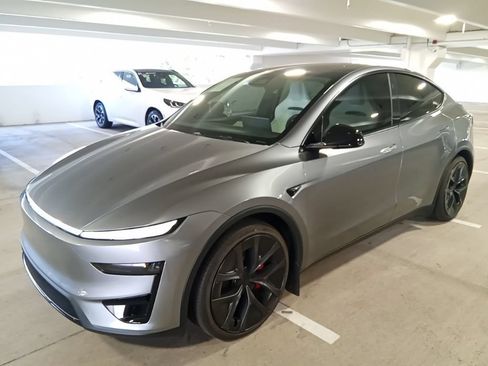 Used 2026 Tesla Model Y Performance AWD/4WD image 1