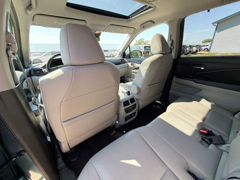 Used 2016 Honda Pilot Touring image 15