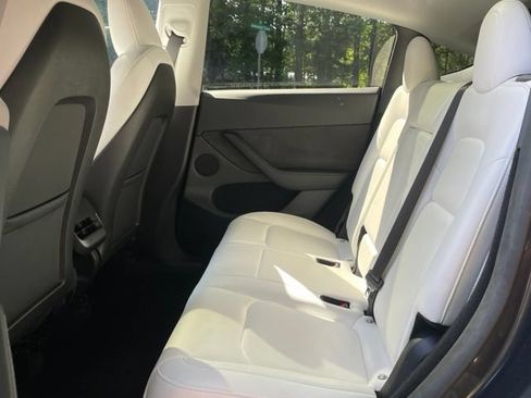 Used 2024 Tesla Model Y Long Range RWD image 15