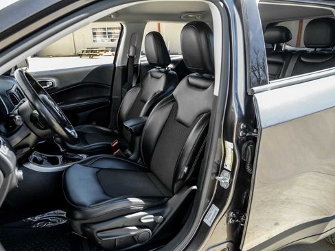 Used 2018 Jeep Compass Latitude w/ Cold Weather Group image 29