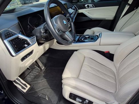 Used 2024 BMW X7 xDrive40i w/ M Sport Package AWD/4WD image 12