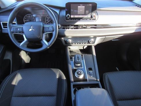 Used 2024 Mitsubishi Outlander ES image 10