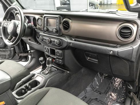 Used 2021 Jeep Gladiator Sport image 38