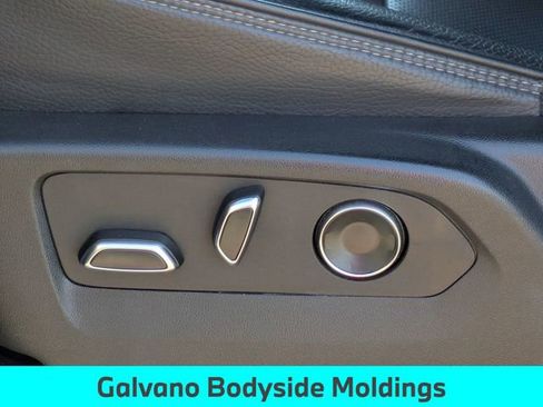 Used 2024 GMC Yukon XL Denali image 17