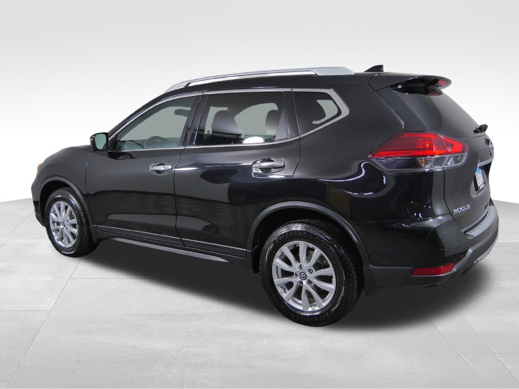 Used 2017 Nissan Rogue SV w/ Sun & Sound Touring Package AWD/4WD image 8