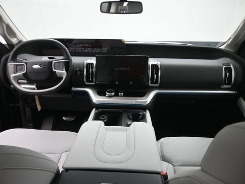 New 2025 Ford Expedition Platinum w/ Driver's Package image 14