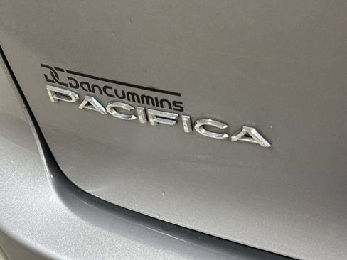 Used 2021 Chrysler Pacifica Touring-L FWD image 26