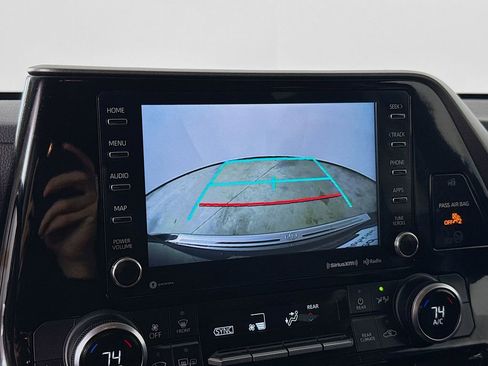 Certified 2022 Toyota Highlander LE image 13