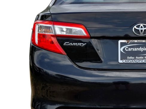 Used 2012 Toyota Camry LE image 48