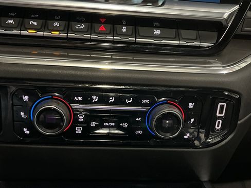 Used 2023 Chevrolet Silverado 1500 High Country w/ Technology Package image 19