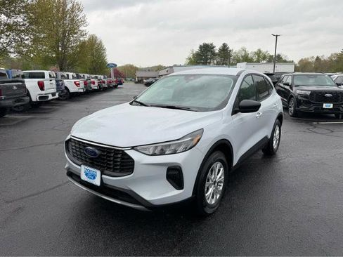 Certified 2025 Ford Escape Active w/ Cold Weather Package AWD/4WD image 1