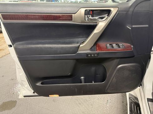 Used 2018 Lexus GX 460 image 8