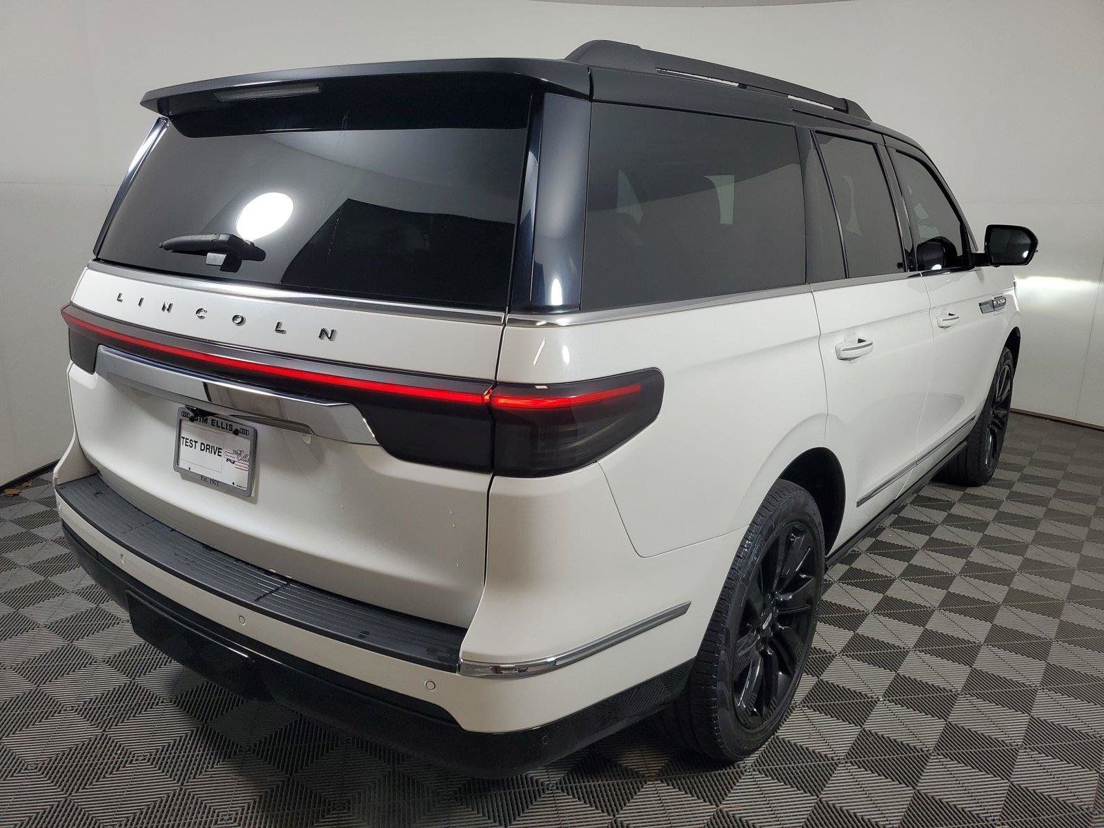 Used 2024 Lincoln Navigator Black Label AWD/4WD image 6