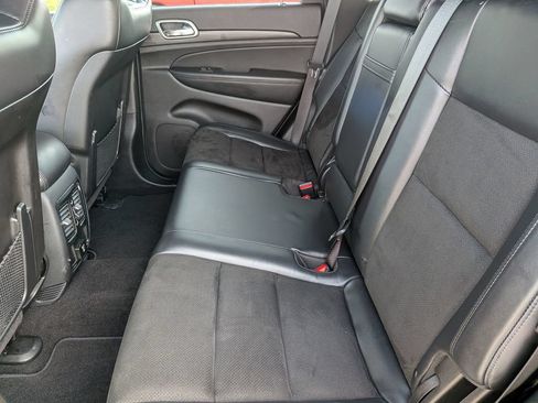 Used 2019 Jeep Grand Cherokee Altitude AWD/4WD image 27