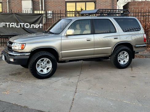 Used 2001 Toyota 4Runner SR5 image 9