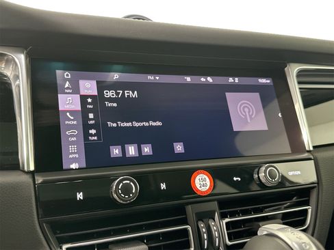 Certified 2025 Porsche Macan image 27