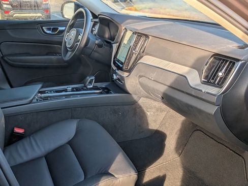 Used 2025 Volvo XC60 B5 Plus image 22