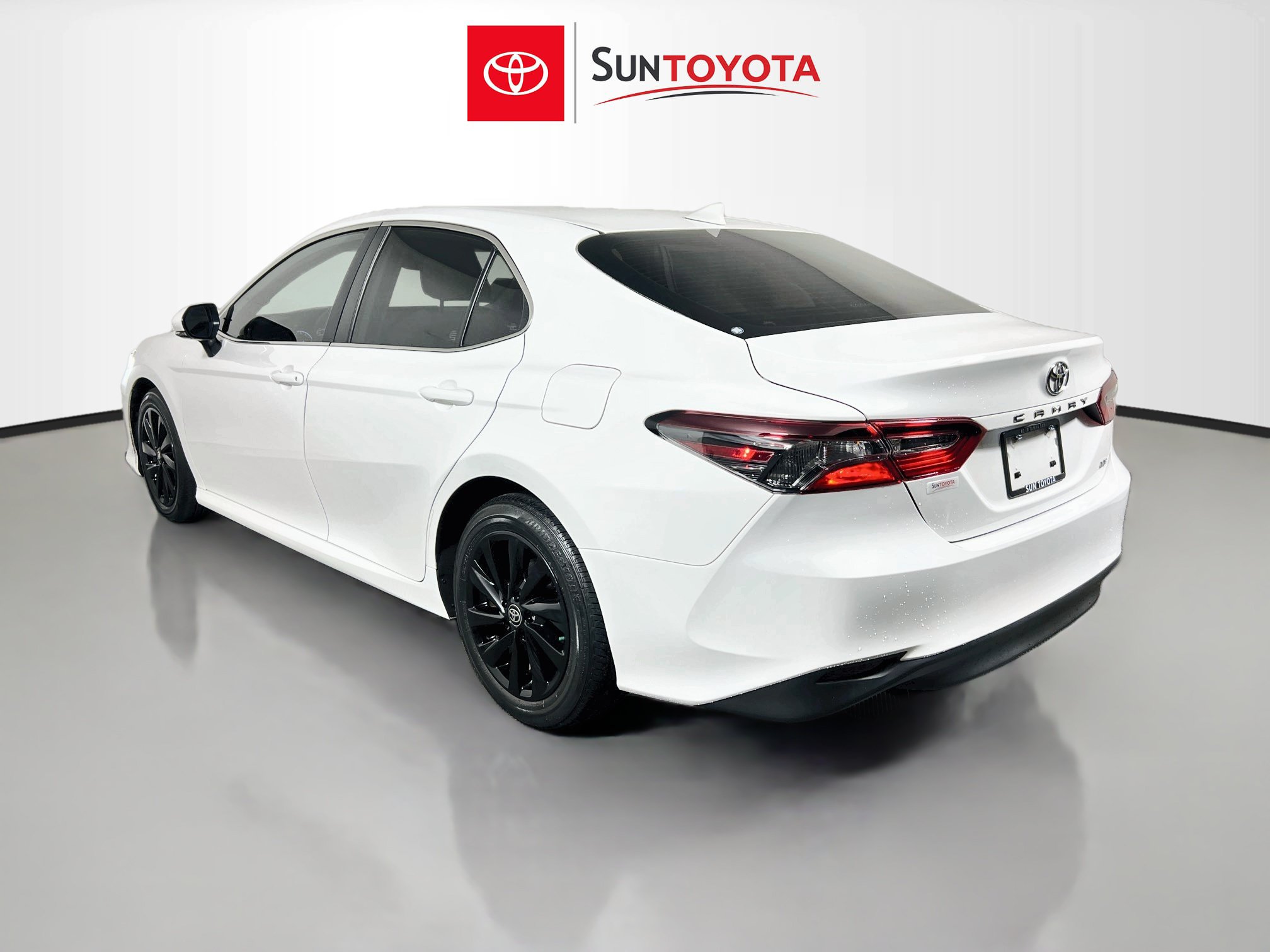 Used 2024 Toyota Camry LE w/ Convenience Package FWD image 6