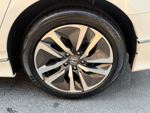 Used 2020 Honda Accord Touring image 38