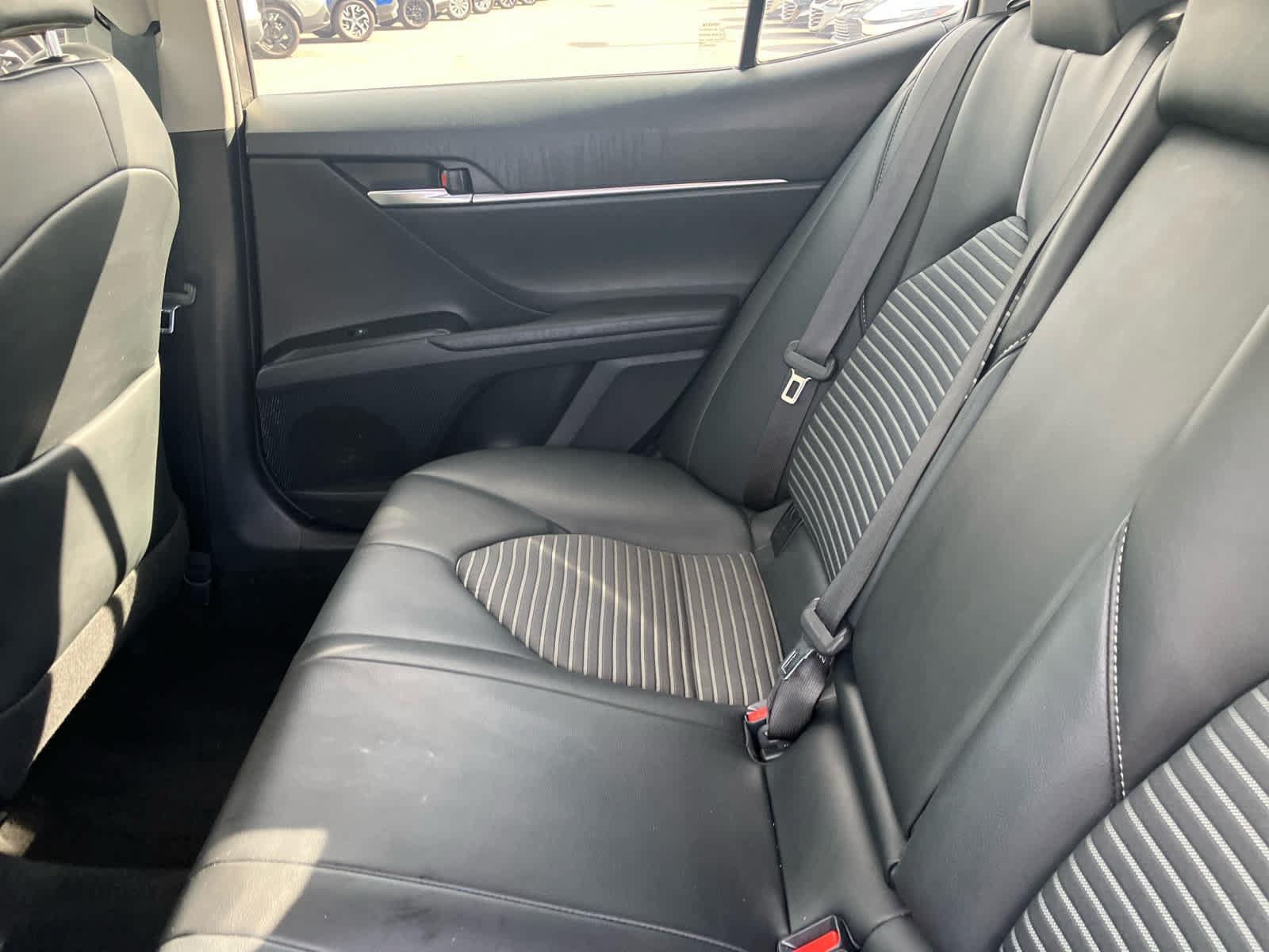 Used 2020 Toyota Camry SE w/ Convenience Package FWD image 32