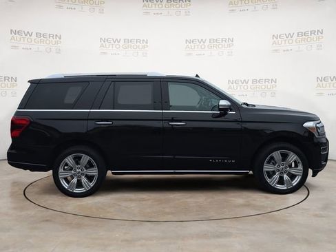 Used 2023 Ford Expedition Platinum AWD/4WD image 6