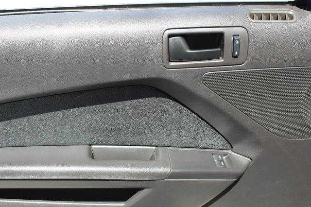 Used 2010 Ford Mustang GT RWD image 22