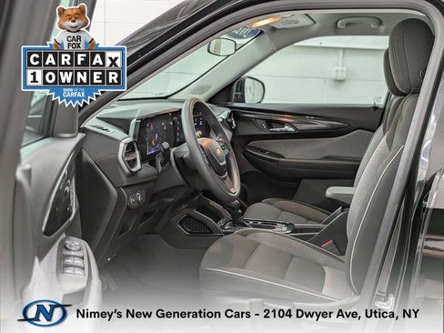 Used 2025 Chevrolet TrailBlazer LT AWD/4WD image 3