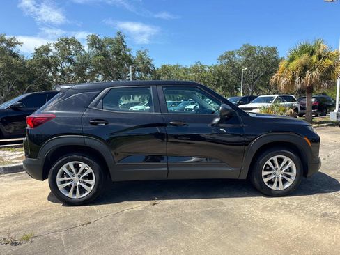 Used 2023 Chevrolet TrailBlazer LS FWD image 2