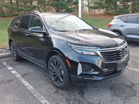 Used 2023 Chevrolet Equinox RS image 3