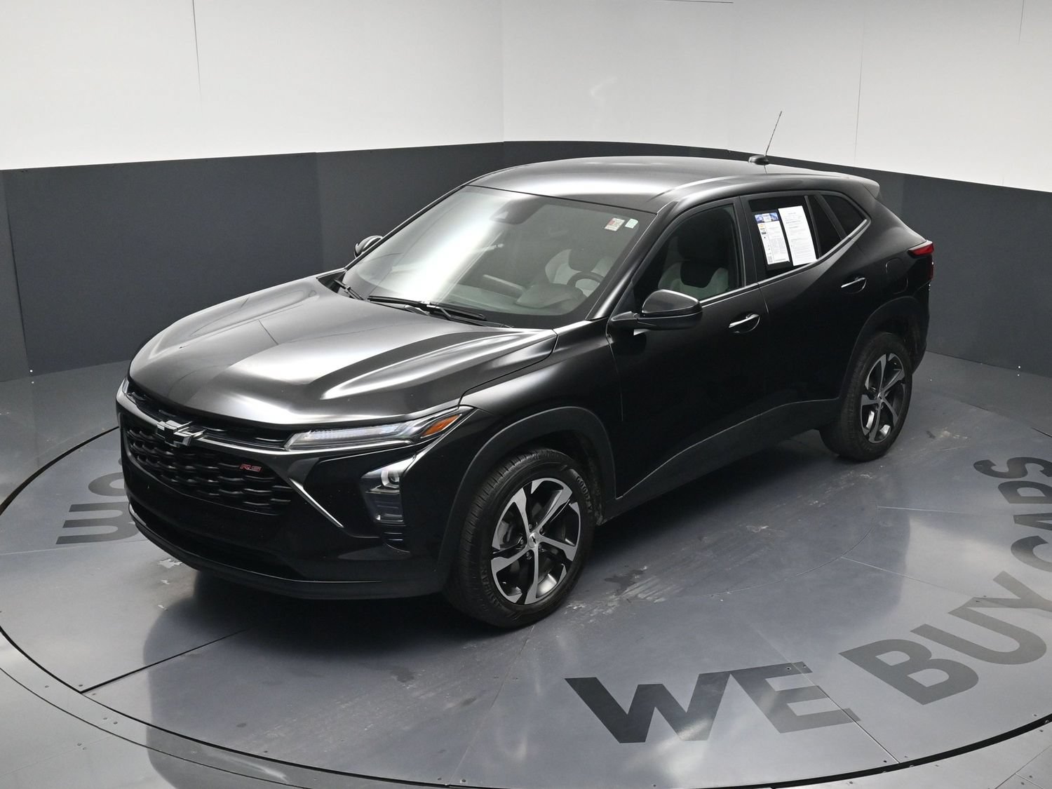 Used 2025 Chevrolet Trax RS FWD image 30
