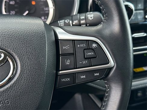 Certified 2024 Toyota Highlander XLE image 26