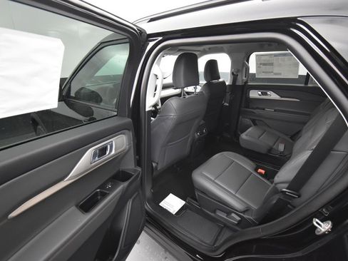 New 2026 Ford Explorer Active w/ Active Comfort Package image 10